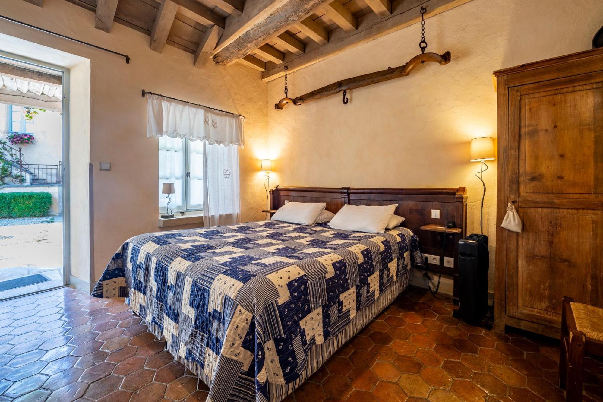 Hotel De La Beursaudiere Nitry Екстер'єр фото