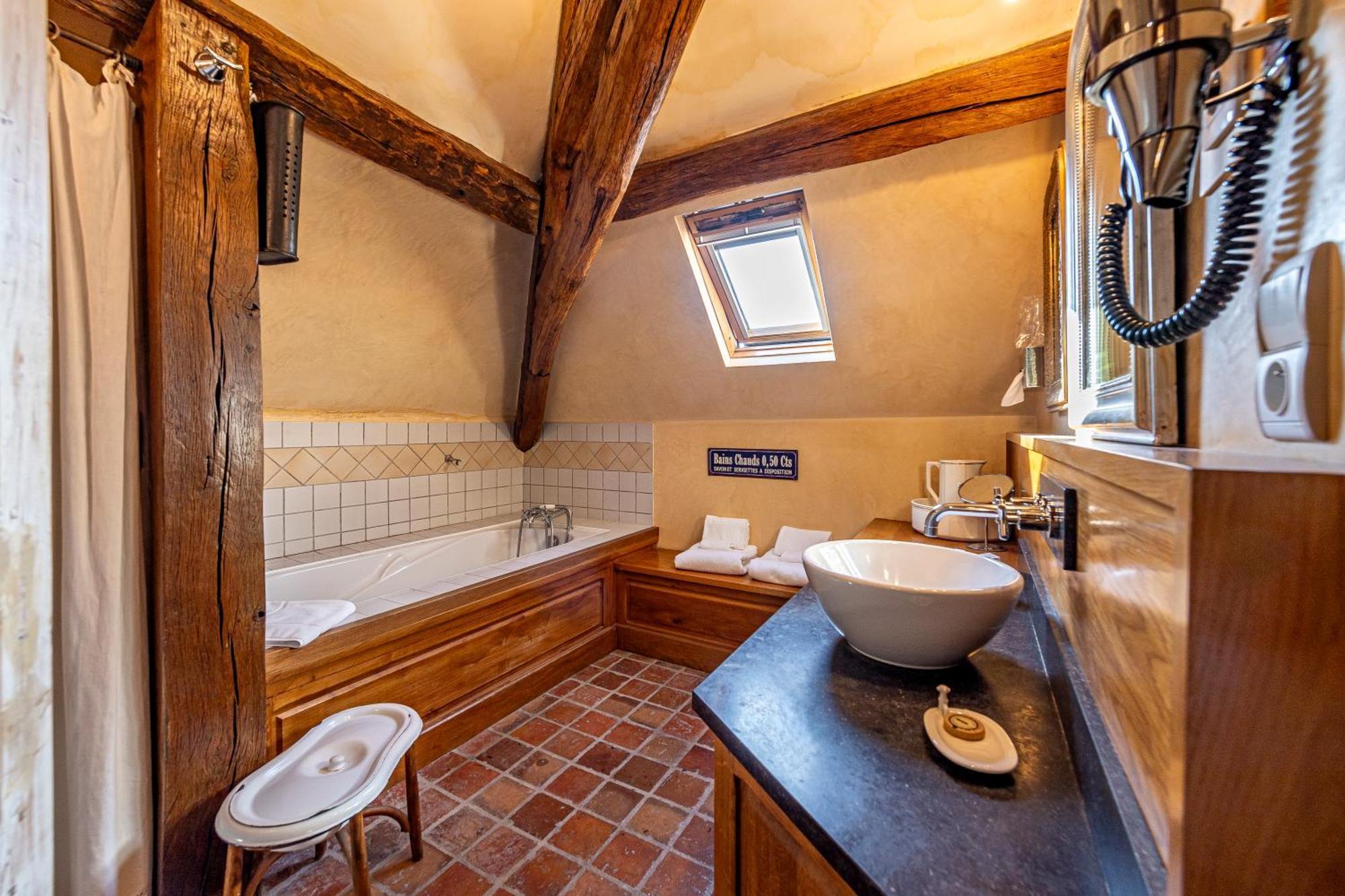 Hotel De La Beursaudiere Nitry Екстер'єр фото