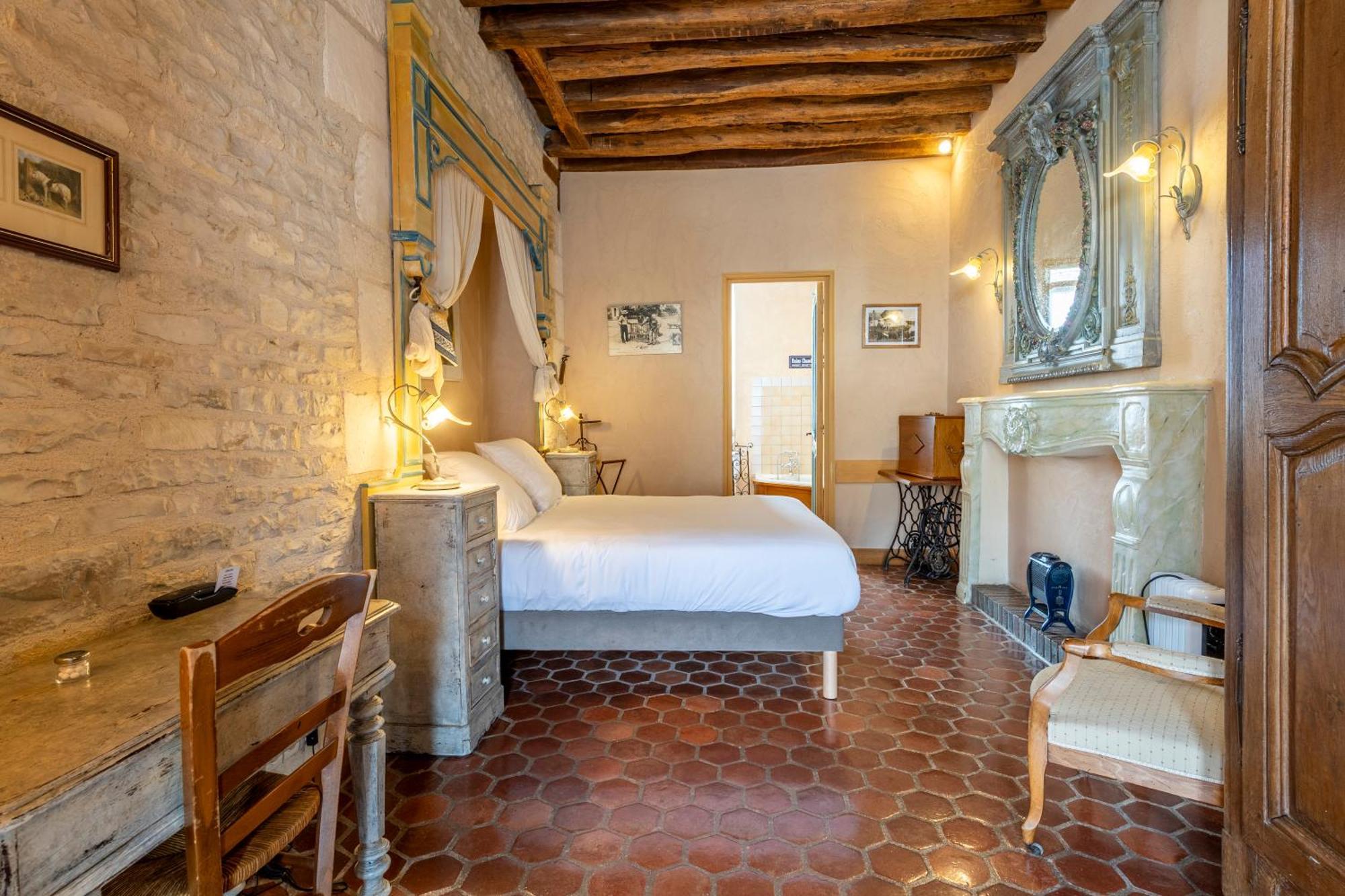 Hotel De La Beursaudiere Nitry Екстер'єр фото
